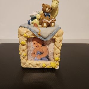 Vintage 4 sided picture cube music box.